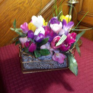 *** Wire Basket Displaying Variety of Silk CROCUS ***